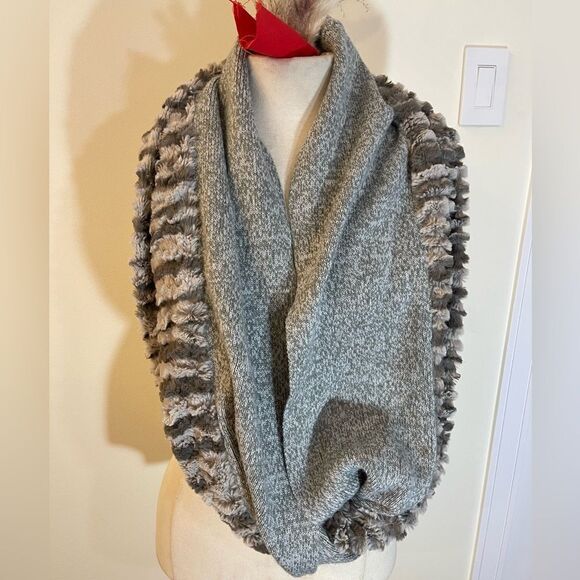 Faux-fur infinity scarf | 13’’x54’’ | Faux- Fur one piece wrap around scarf - Picture 3 of 10